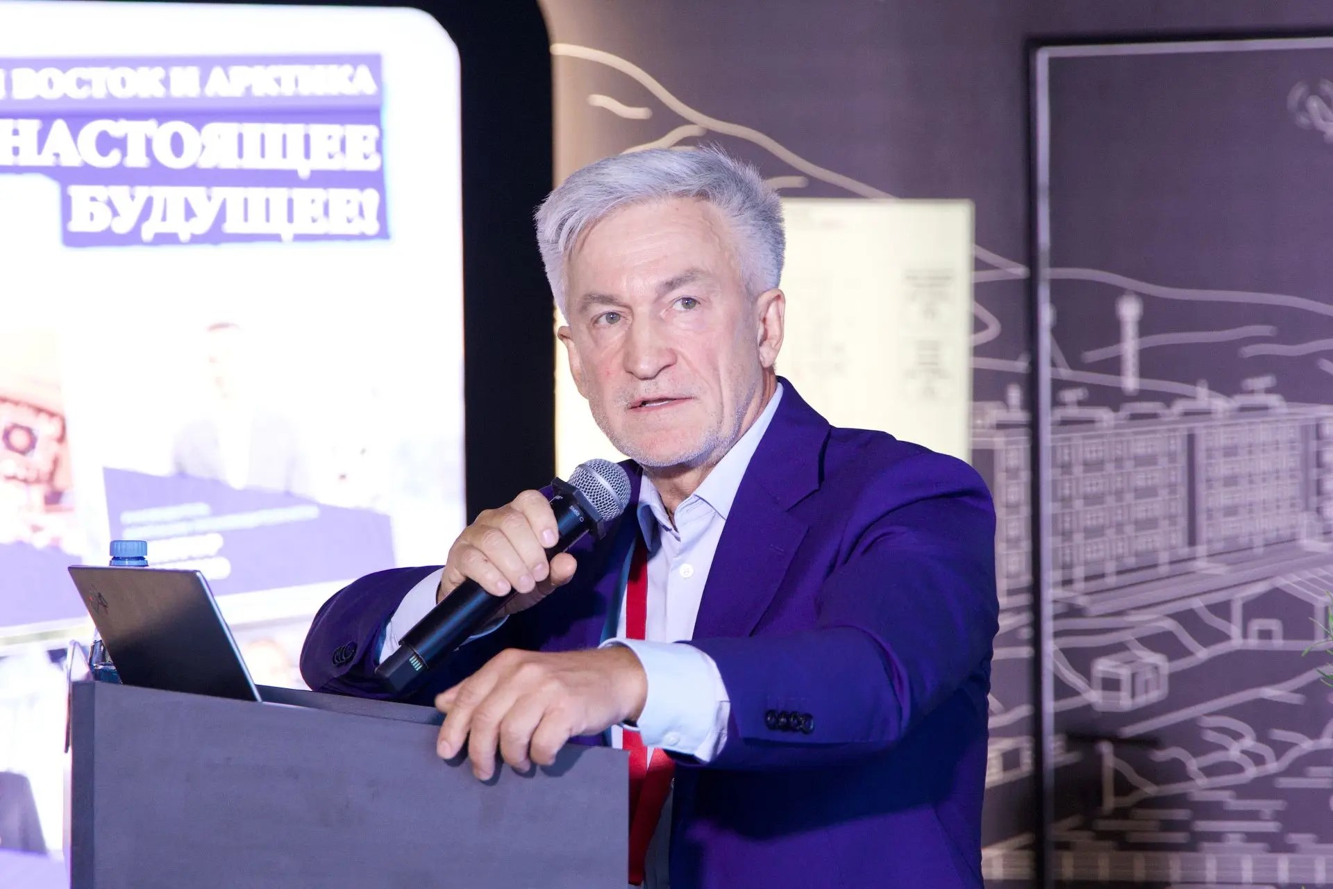 Амурская область ищет управленческие таланты на ВЭФ-2026: Павел Матюхин встретился с курсантами «Муравьев-Амурский 2030»